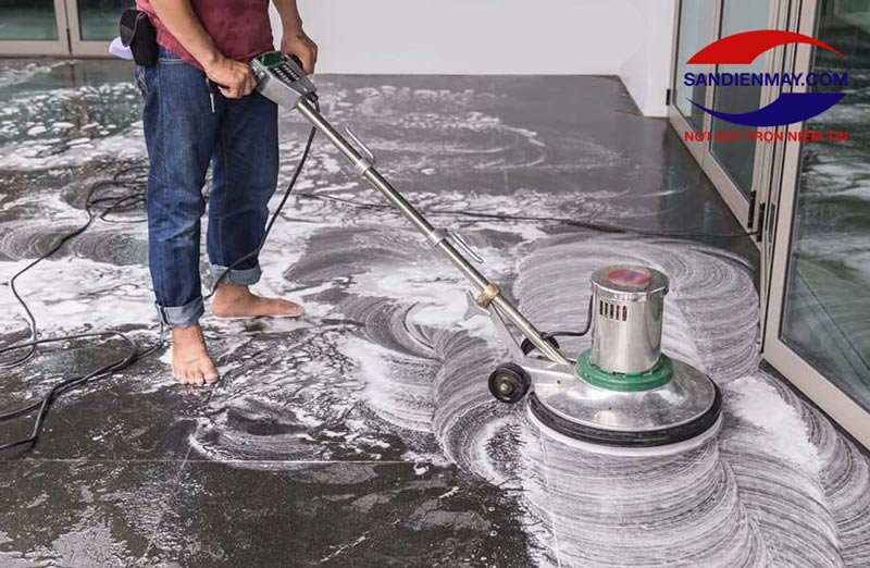 Thực hiện đánh bóng sàn theo đúng kỹ thuật